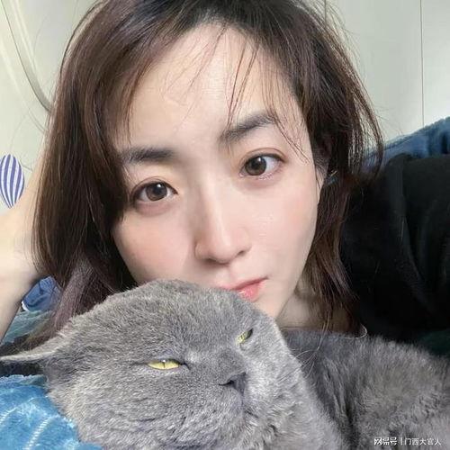 吃瓜抖音网红雅典娜图片,吃瓜界的时尚达人，揭秘网红生活幕后！”